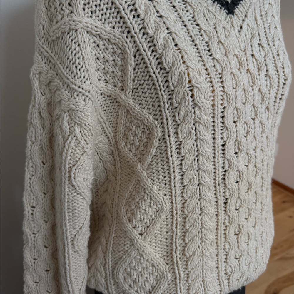 Abercrombie & Fitch Cable Knit V-Neck Sweater - Cream - Picture 6 of 12